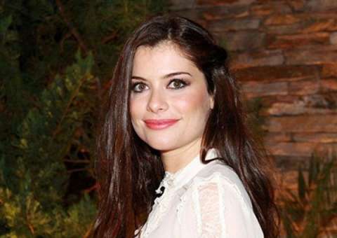 Alinne Moraes dá a luz em segredo ao seu primeiro filho