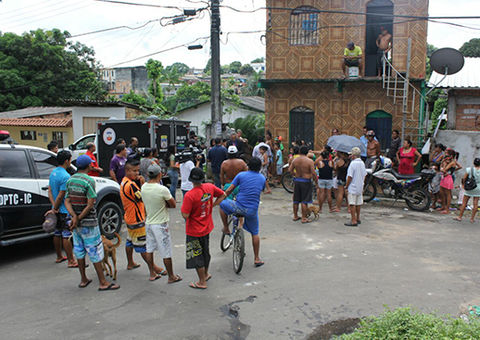 Vizinhos encontram corpo de rapaz de 19 anos degolado