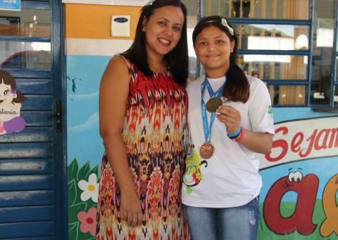 Aluna de escola municipal de Manaus conquista ouro na Luta Olímpica