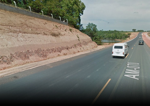 Homem é arremessado de caminhão na AM-070 e morre na hora