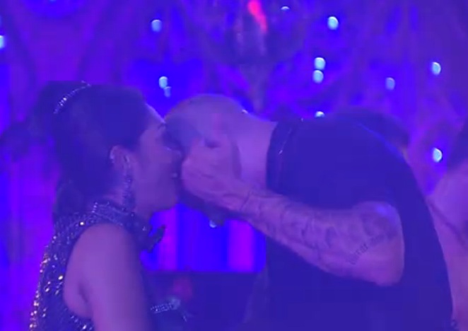  BBB15: Amanda deixa Fernando sem jeito: "costumo ser melhor com a boca"