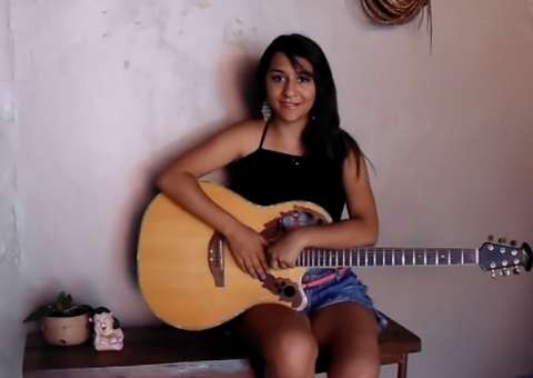 Adolescente faz sucesso com resposta feminista a música 'Lepo Lepo'