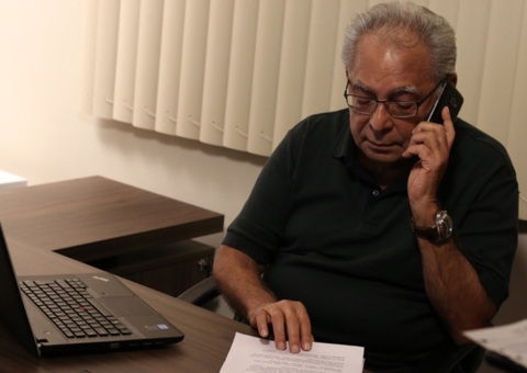 Amazonino Mendes registra candidatura à Prefeitura de Manaus no TRE