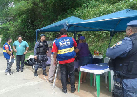 Ambulantes são retirados das proximidades da Ponte do Rio Negro