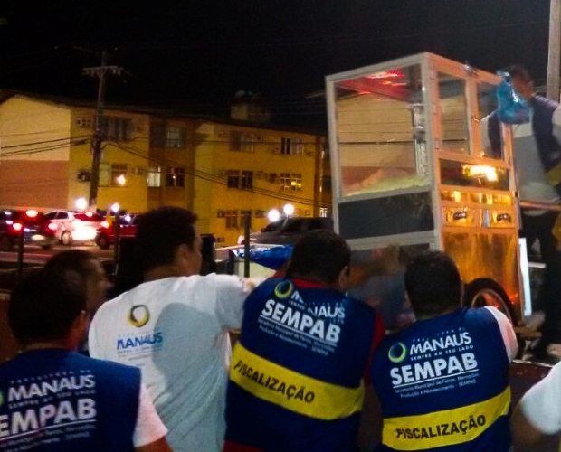 Operação retira ambulantes do entorno de faculdades