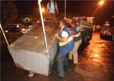 Ambulantes são retirados da Avenida Noel Nutels