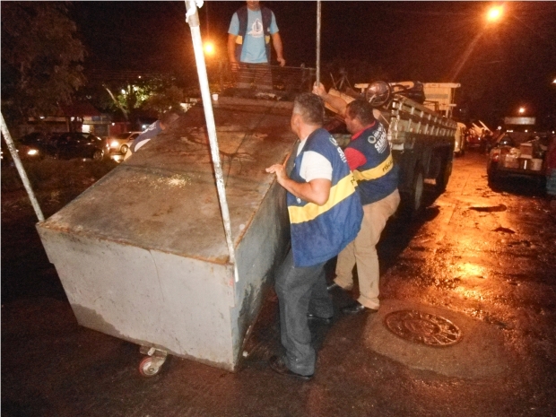 Ambulantes são retirados da Avenida Noel Nutels