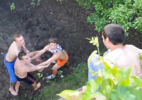 Nunca confie em seus amigos