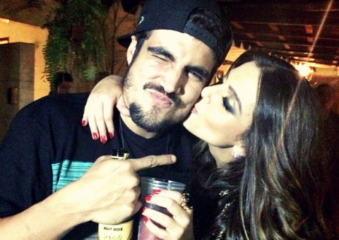 Caio Castro presenteia Giovanna Lancellotti com um carro