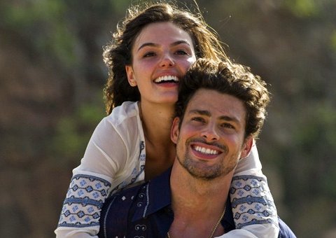 Esposas de galãs proíbem par romântico com Ísis Valverde