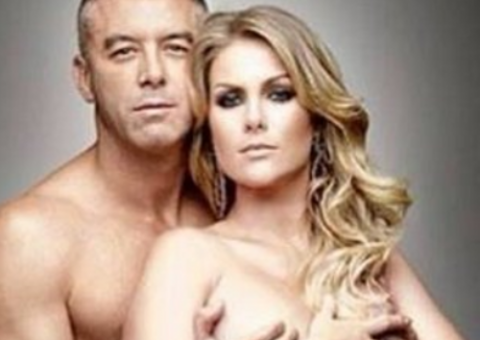 Ana Hickman posa so de calcinha mostrando a barriga de grávida