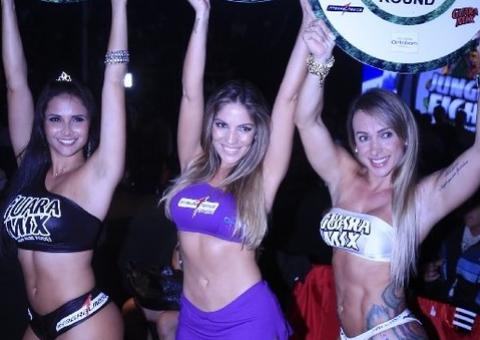  Anamara ataca de ring girl no Jungle Fight em SP