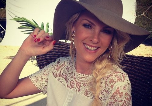 Após pesar 104 quilos na gravidez, Ana Hickmann recupera boa forma