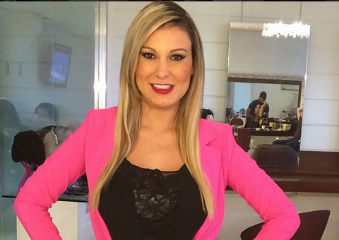 Andressa Urach ataca pai e diz que alguém da família vendeu suas fotos na UTI