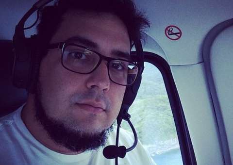  André Marques aparece com rosto mais magro após redução de estômago