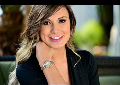 Andressa Urach usa conta do instagram para 'pregar': Mudei da água para o vinho