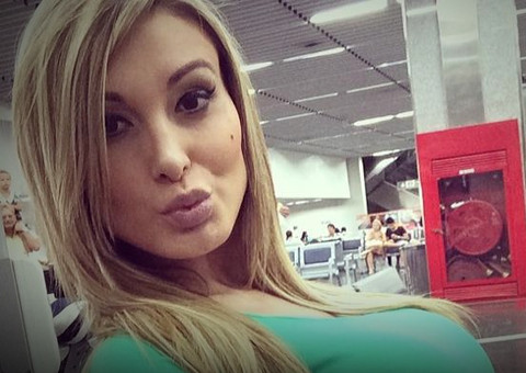 Andressa Urach monta brechó virtual e vai vender todas as suas roupas sensuais na internet