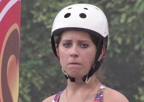 Andressa chora e pede para que André abra mão da liderança