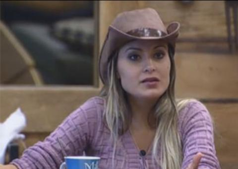 Andressa Urach alfineta Furacão da CPI por não ajudar em tarefas