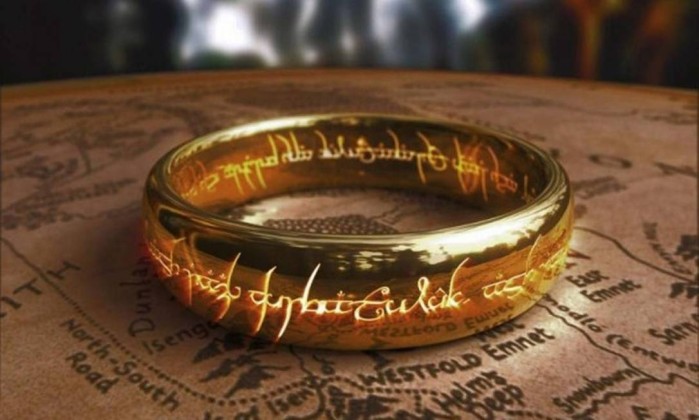 Escola suspende aluno de 9 anos que ameaçou colega com o "anel do poder"