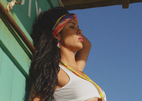 Aline Bernardes relembra época que tinha 23 cm a mais de cintura 