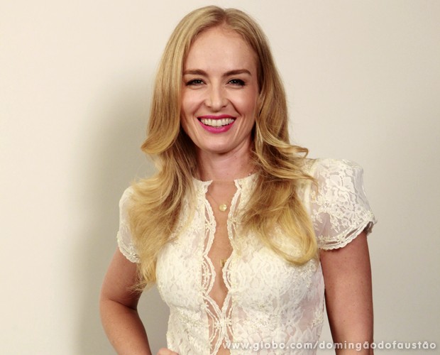 Angélica revela que tem banheiro exclusivo e usa botox