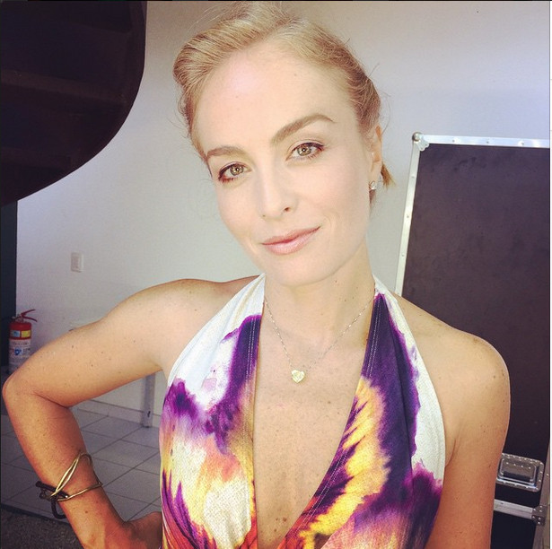 Angélica passa vergonha ao ser vaiada e expulsa de faculdade