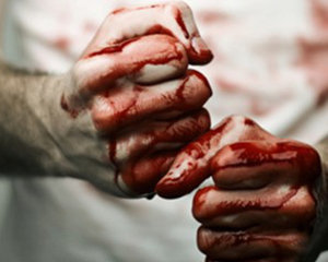  AS MÃOS SUJAS DE SANGUE