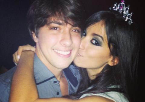  Anitta aparece coladinha com namorado novo 'ainda estou fazendo uns testes de fidelidade'