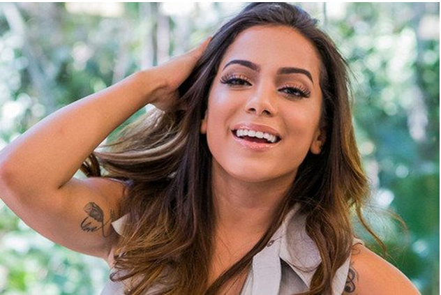 Anitta diz que se inspira em Kim Kardashian: "Temos traços parecidos"