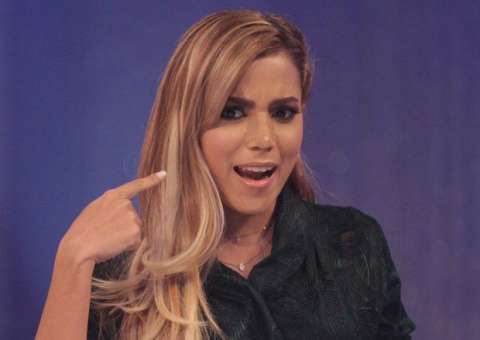  Anitta aparece irreconhecível na premiação de "Melhores do ano" no Domingão do Faustão