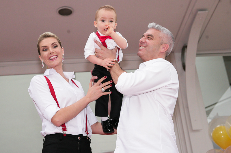 Ana Hickmann comemora 1° ano do filho com festão