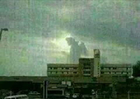 Anjo aparece em cima do Hospital João Lúcio, em Manaus