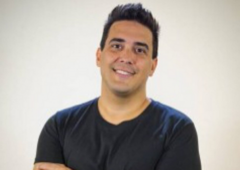 André Marques assalta geladeira de Fernanda Lima na Globo