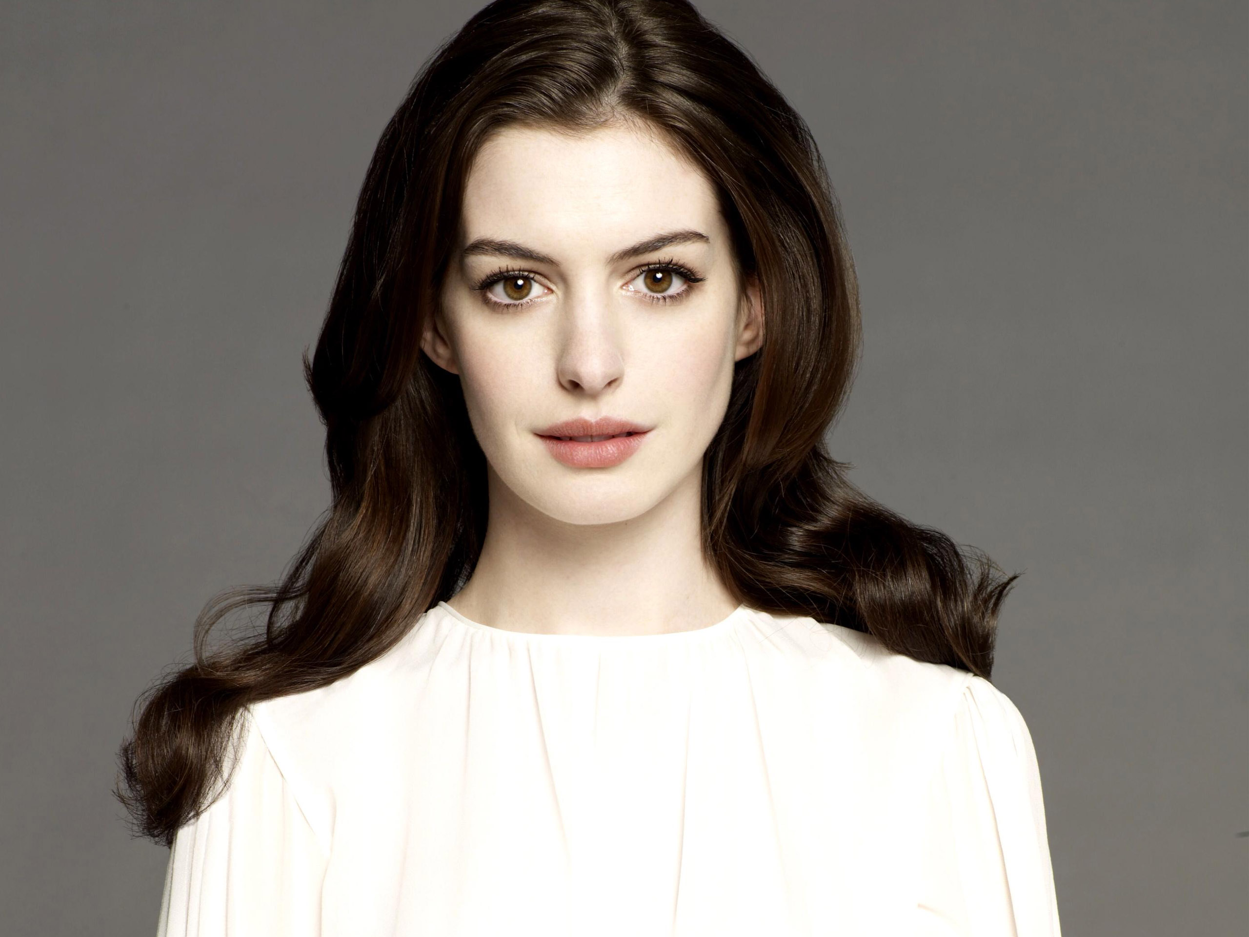 Anne Hathaway para de fumar pela segunda vez