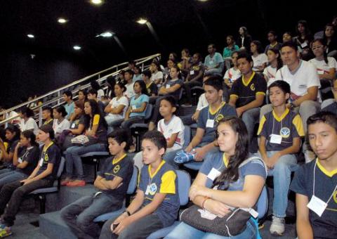 Programa ‘Conhecendo o Legislativo’ traz alunos do fundamental à Aleam