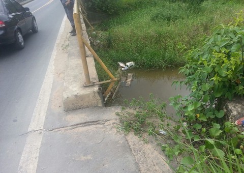  Cadáver é encontrado em saco de farinha na cachoeira do Tarumã
