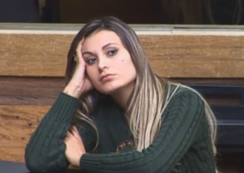 Andressa não esconde decepção ao ver Ivo como fazendeiro