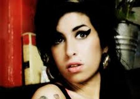 Exposição mostra menina por trás de Amy Winehouse 