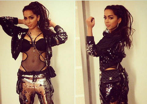 Anitta escolhe look duvidoso e é detonada na internet