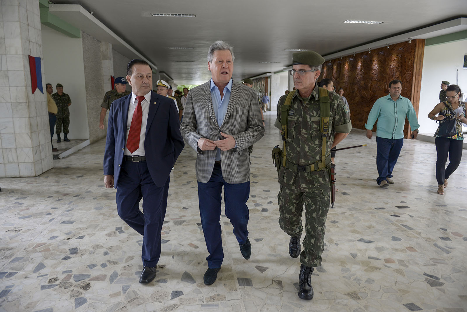 Prefeito participa de comemorações pelo Dia do Exército Brasileiro