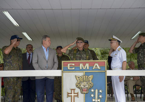 Prefeito participa de comemorações pelo Dia do Exército Brasileiro