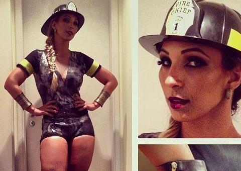  Valesca Popozuda vai de 'bombeira sexy' em parada gay