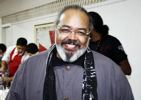 Jorge Aragão passa por cirurgia e se recupera bem