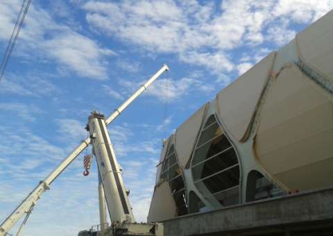 Membrana da estrutura metálica da Arena Amazônia será finalizada esta semana 