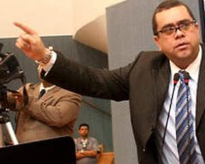 Lívia e Arlindo Júnior enrolados com o TCE