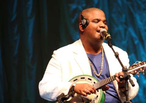 Domingo tem show do sambista Arlindo Neto