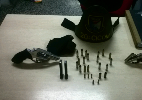 PMs da 20ª Cicom apreendem armas e carro no Parque São Pedro