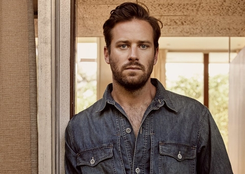 Armie Hammer é substituído em filme após ser acusado de discutir canibalismo na internet