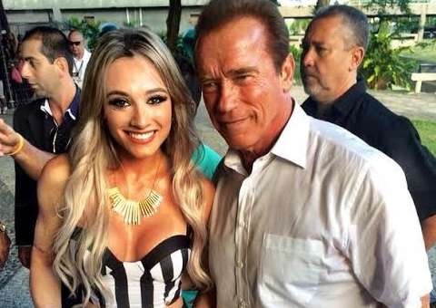 Arnold Schwarzenegger prestigia evento de fisiculturismo no Brasil